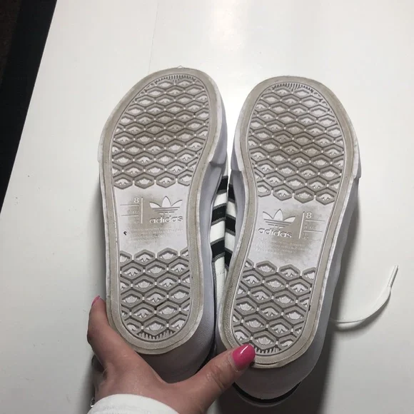 Adidas white and black sneakers size 8.5 - Picture 6 of 9